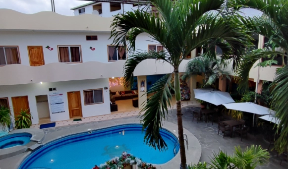 On Vacation Ecuador - Hotel Chatham Vista Hotel y Piscina
