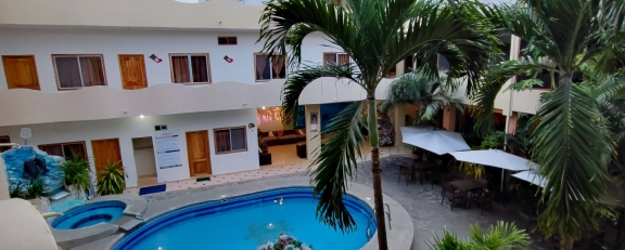 On Vacation Ecuador - National Destination hotel Chatham, swimming pool