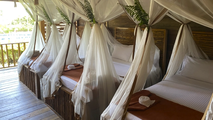 Cuentan con: Televisi&oacute;n satelital, Internet WiFi, , Ba&ntilde;o privado, Aire acondicionado, Cajilla de Seguridad.
Acomodacion cuadruple