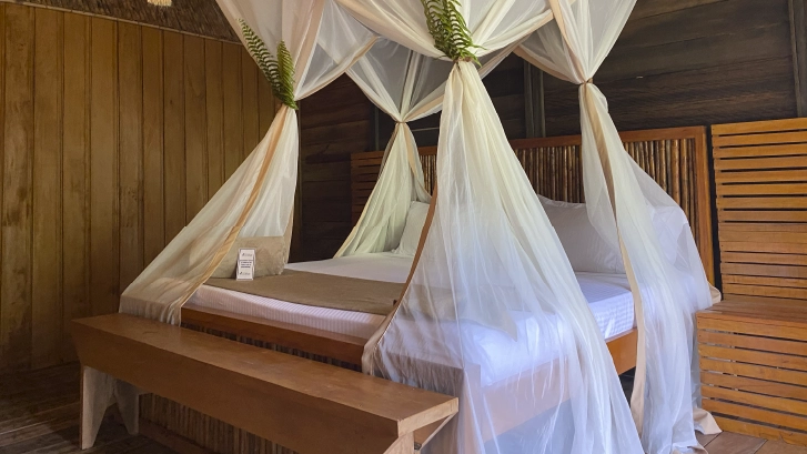 Cuentan con: Televisi&oacute;n satelital, Internet WiFi, , Ba&ntilde;o privado, Aire acondicionado, Cajilla de Seguridad.
Acomodacion Doble