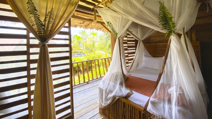 Cuentan con: Televisi&oacute;n satelital, Internet WiFi, , Ba&ntilde;o privado, Aire acondicionado, Cajilla de Seguridad.
Acomodacion Doble