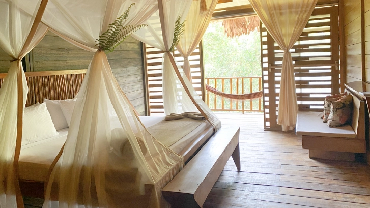 Cuentan con: Televisi&oacute;n satelital, Internet WiFi, , Ba&ntilde;o privado, Aire acondicionado, Cajilla de Seguridad.
Acomodacion triple