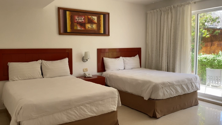 Cuentan con: Televisi&oacute;n satelital, Internet WiFi, , Ba&ntilde;o privado, Aire acondicionado, Cajilla de Seguridad.