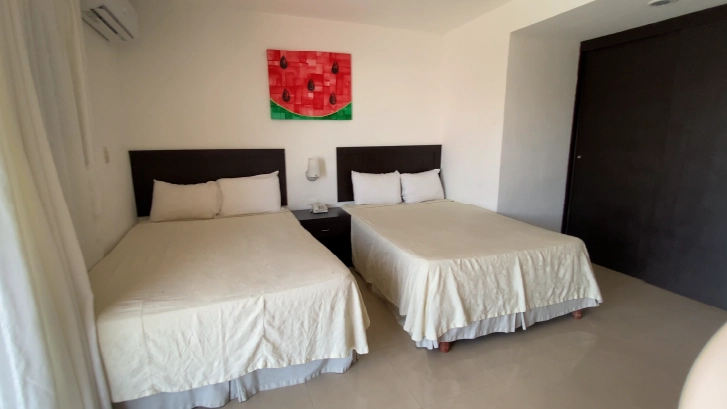 Cuentan con: Televisi&oacute;n satelital, Internet WiFi, , Ba&ntilde;o privado, Aire acondicionado, Cajilla de Seguridad.