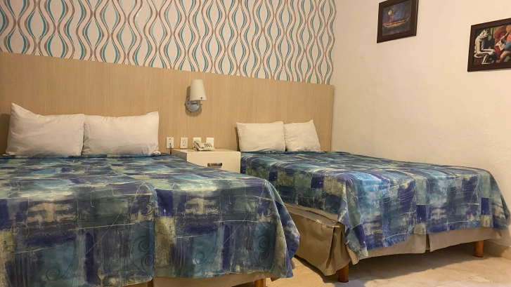 Cuentan con: Televisi&oacute;n satelital, Internet WiFi, , Ba&ntilde;o privado, Aire acondicionado, Cajilla de Seguridad.