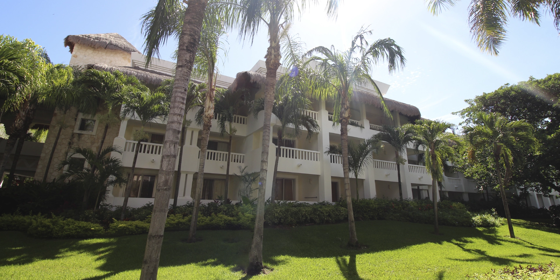 on-vacation-colombia-destination-cancun-hotels-princess-hotel-block