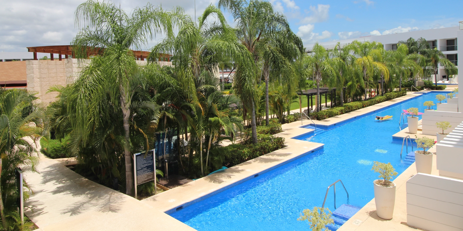 on-vacation-colombia-destination-cancun-hotels-princess-pool-02
