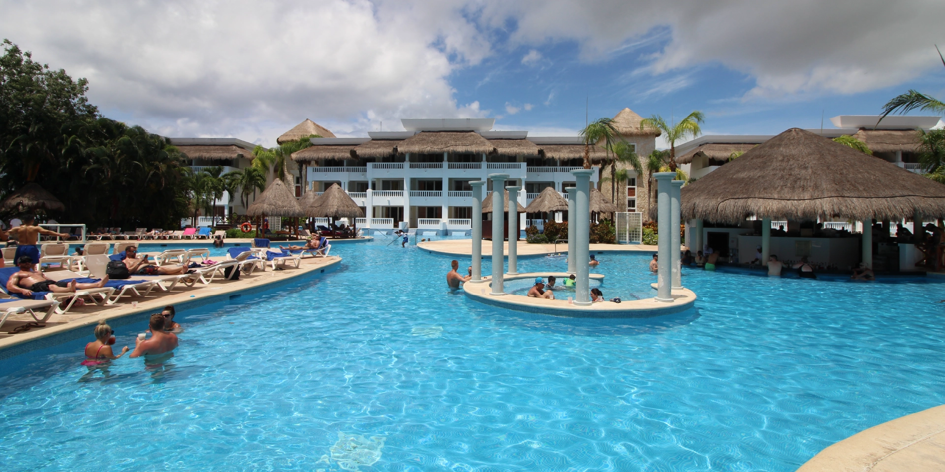 on-vacation-colombia-destination-cancun-hotels-princess-pool-adult