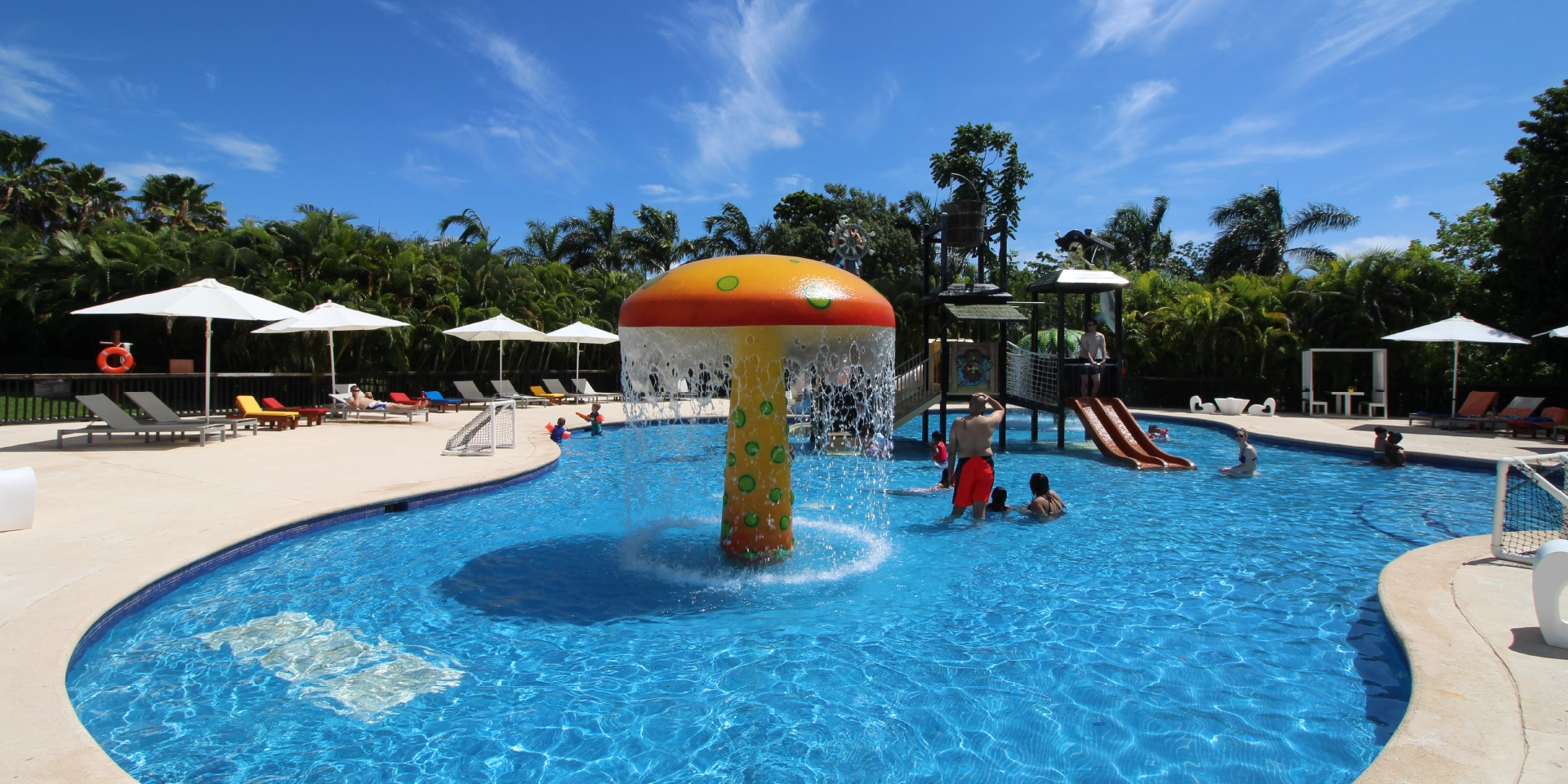 on-vacation-colombia-destination-cancun-hotels-princess-pool-kids