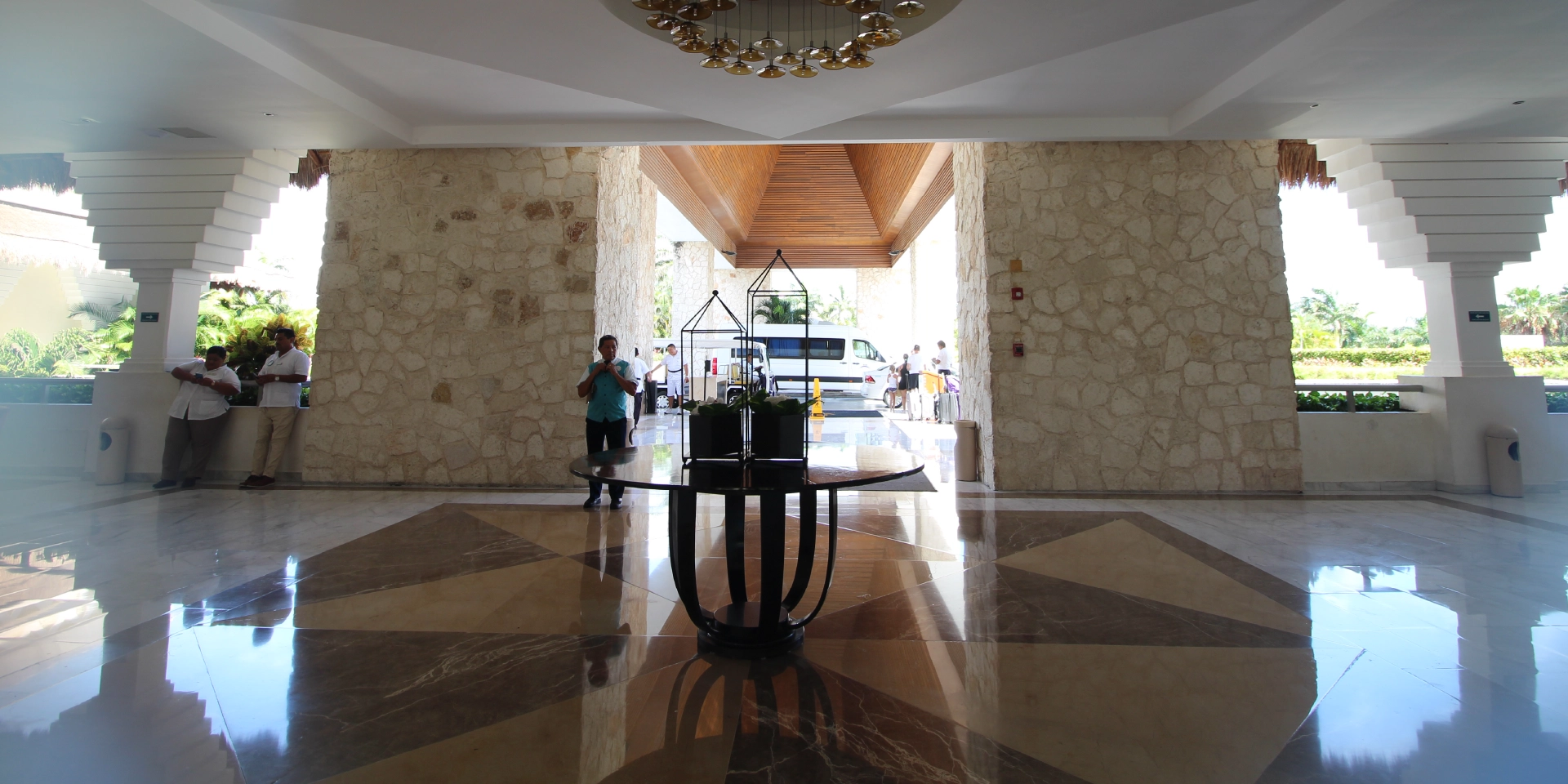 on-vacation-colombia-destination-cancun-hotels-princess-reception