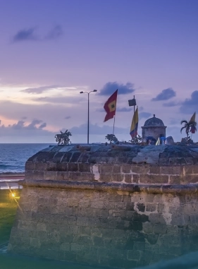 Recorre los 11 kil&oacute;metros de la fortificaci&oacute;n m&aacute;s conservada de Sur Am&eacute;rica, las Murallas de Cartagena de Indias. Patrimonio Cultural de la Humanidad
MURALLAS DE CARTAGENA