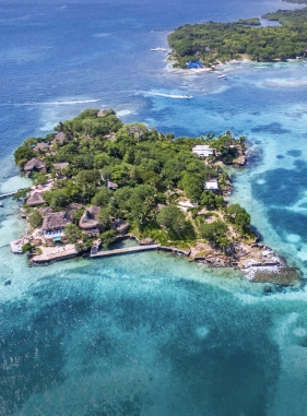 Durante tus vacaciones disfruta la arena blanca y agua turquesa de esta paradisiaca isla.
ISLAS DEL ROSARIO