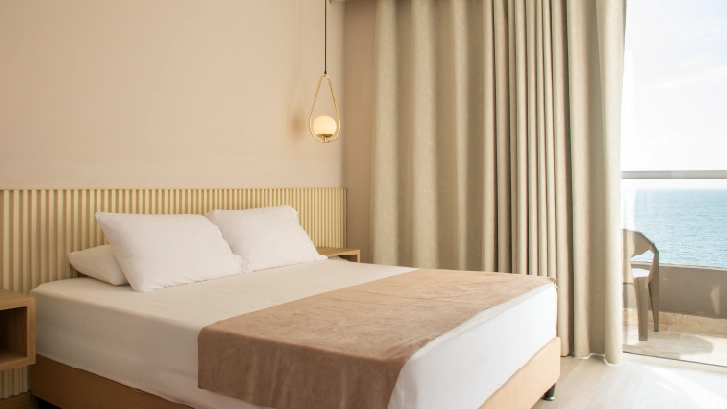 Cuentan con: aire acondicionado, ba&ntilde;o privado, TV por cable y habitaciones tipos matrimoniales o familiares.
SUPERIOR DOBLE