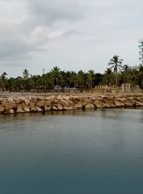 Una de las mejores playas de la regi&oacute;n,  de aguas mansas y playas de arena sin rocas, es perfecta para tu vacaciones.
Costo adicional
PLAYAS DE LA COQUERITA