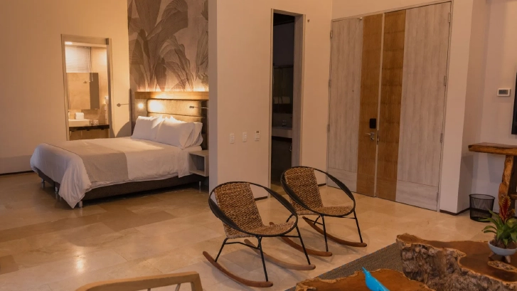 Habitaci&oacute;n tipo hotel de ciudad, cuenta con un tina privada.
Junior Suite Luxury