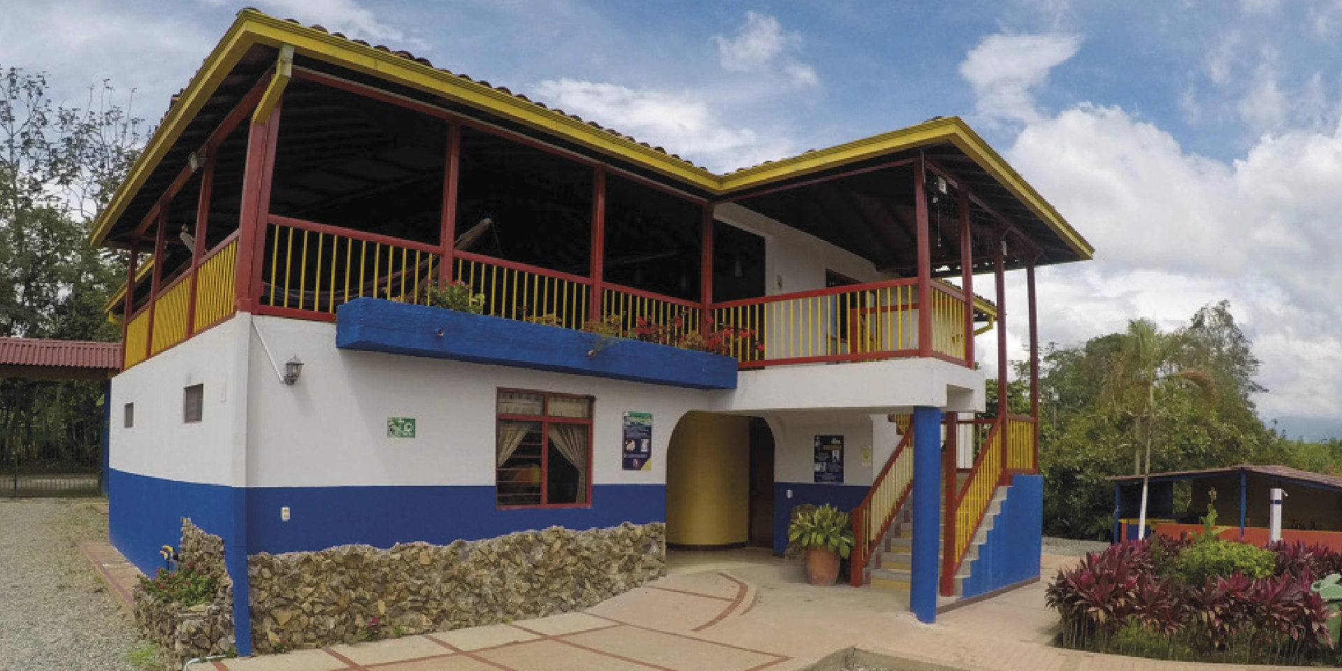 on-vacation-colombia-destination-eje-cafetero-hotel-tucanes-block