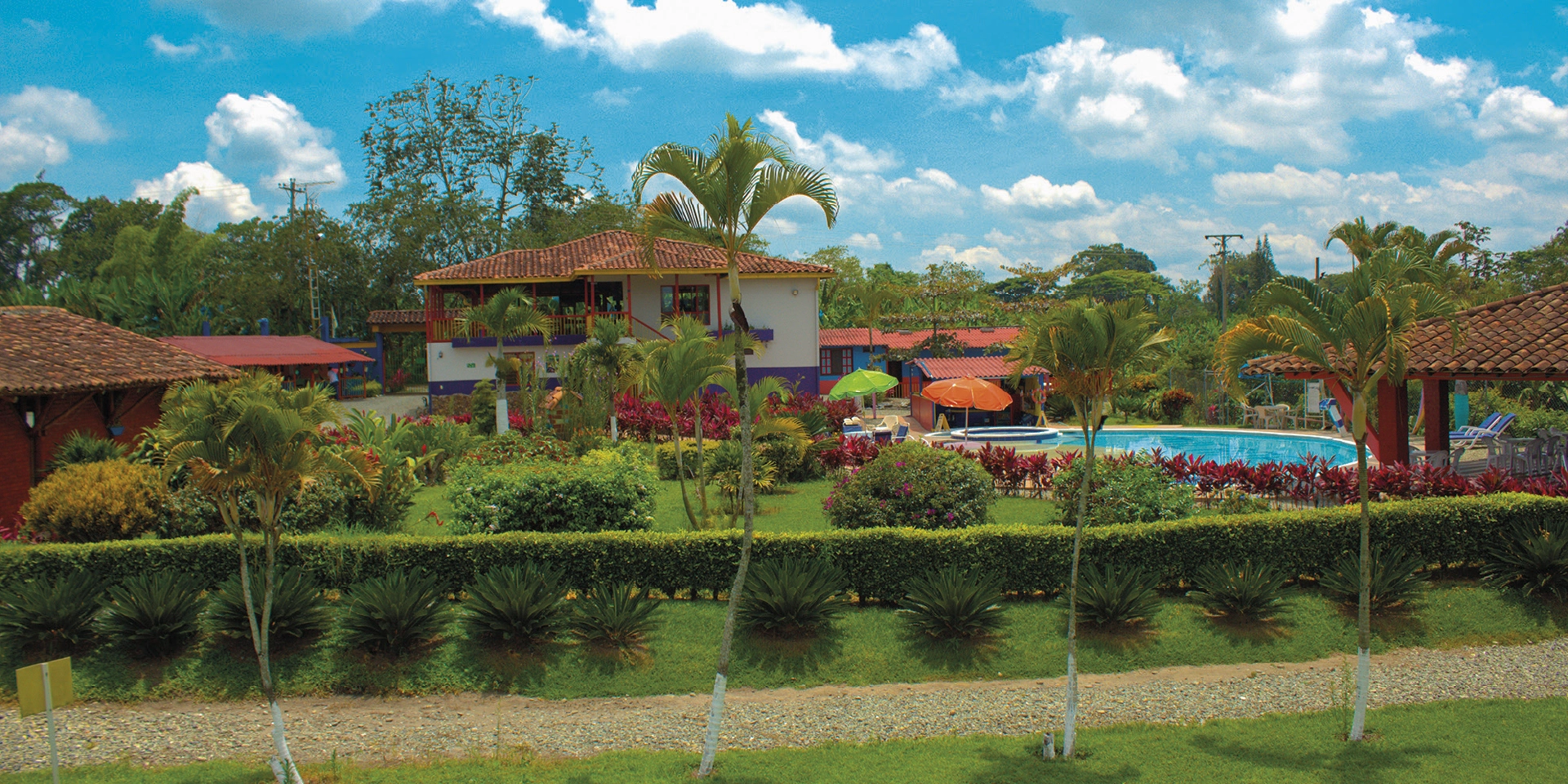 on-vacation-colombia-destination-eje-cafetero-hotel-tucanes-hotel-panoramica
