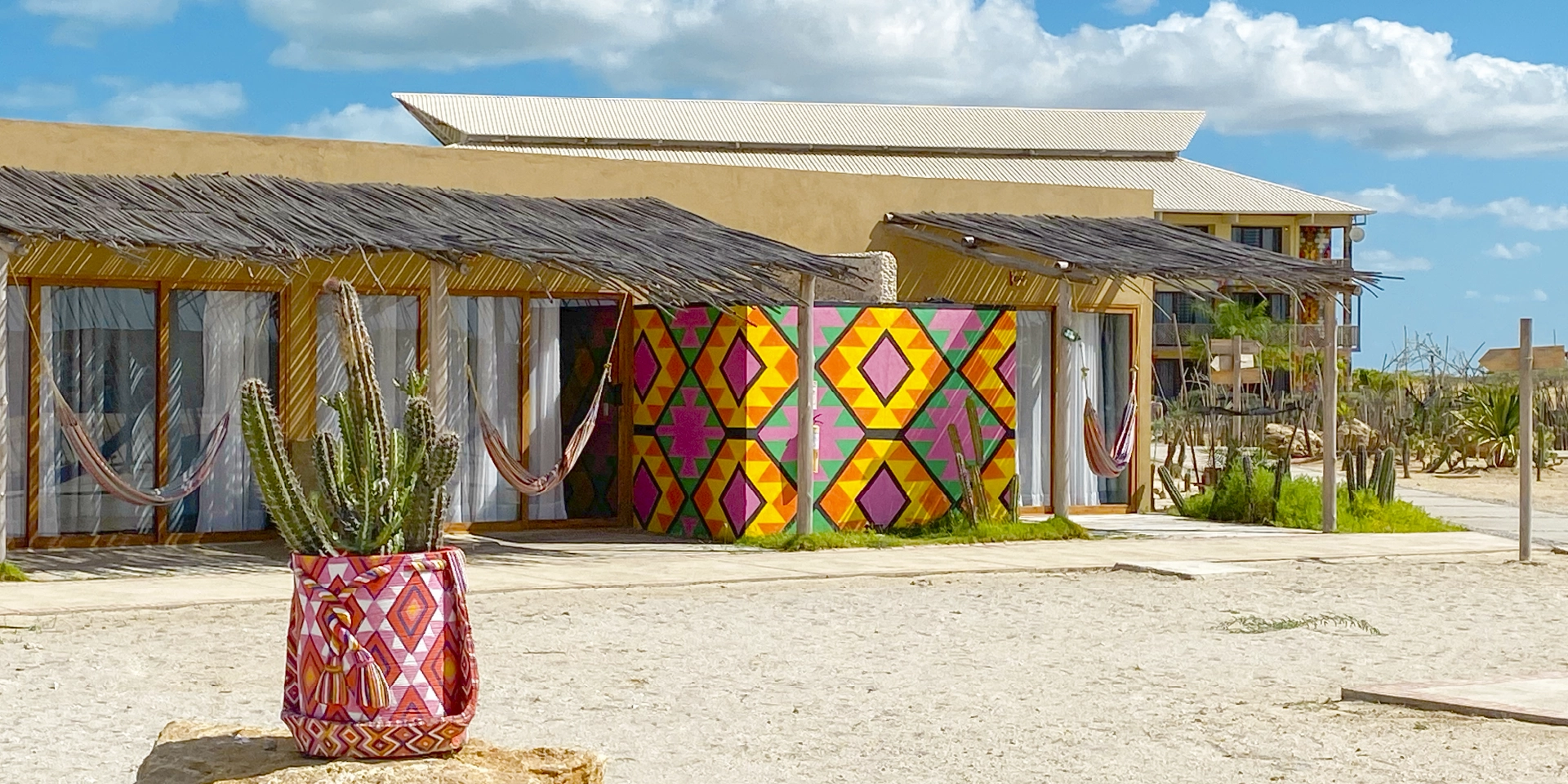 on-vacation-colombia-destination-national-guajira-hotel-wayira-bungalow-wayuu