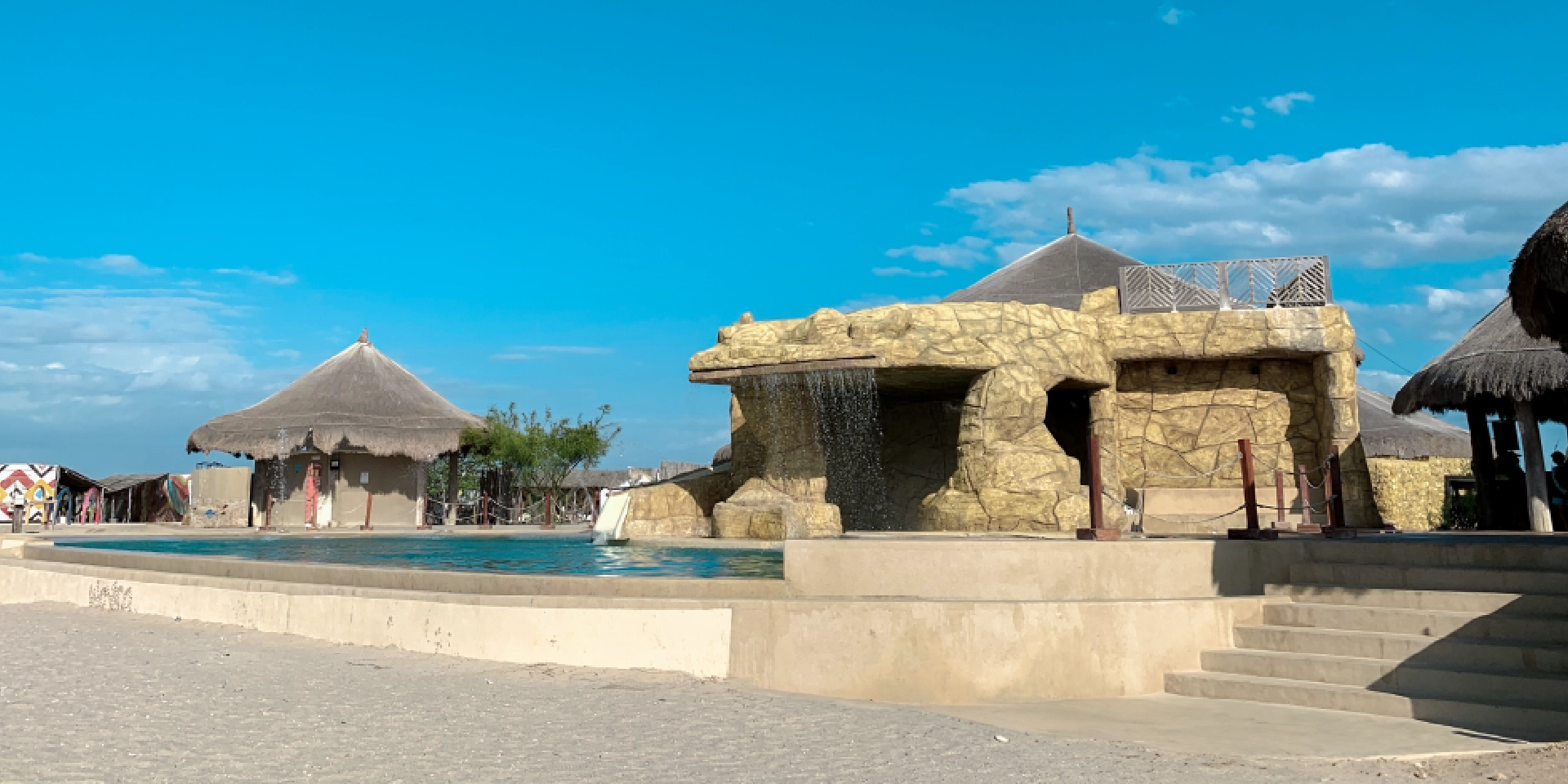on-vacation-colombia-destination-national-guajira-hotel-wayira-panoramica-pool-hotel
