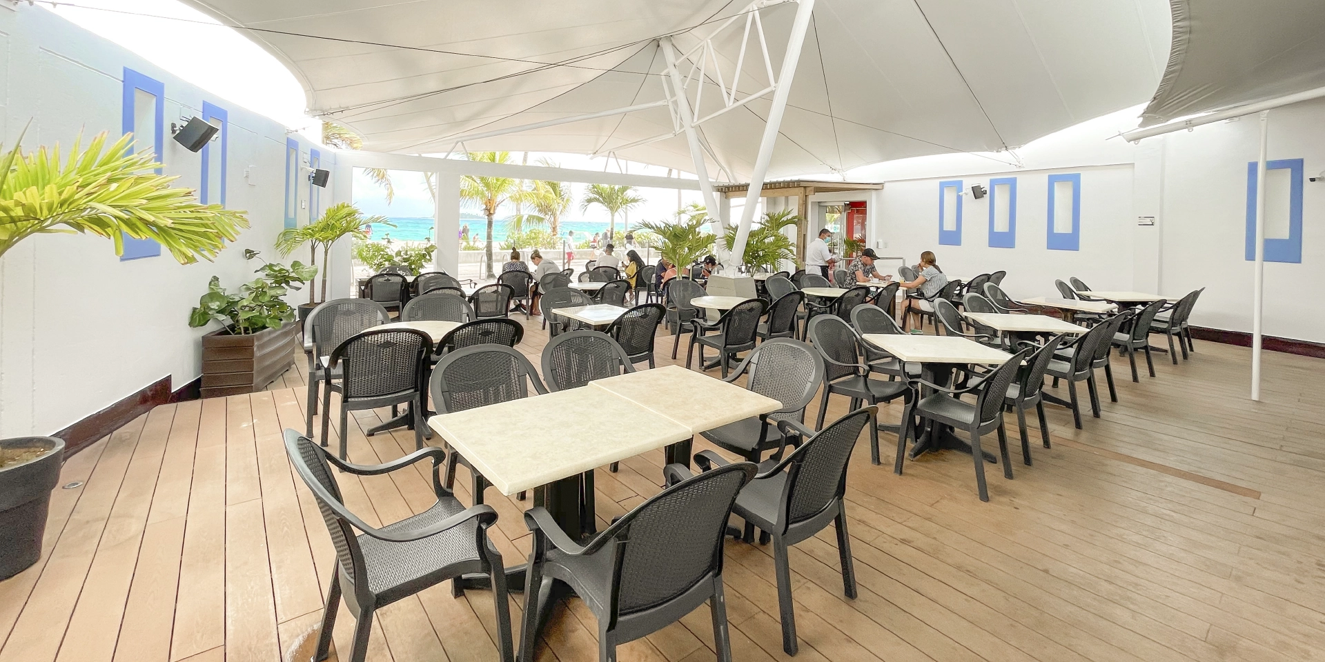 On Vacation Colombia destino nacional San Andr&eacute;s - Hotel Portobelo Beach - restaurante interior