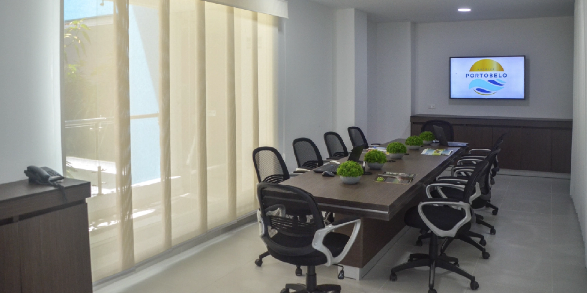 On Vacation Colombia destino nacional San Andr&eacute;s - Hotel Portobelo Plaza de las am&eacute;ricas - sala de juntas