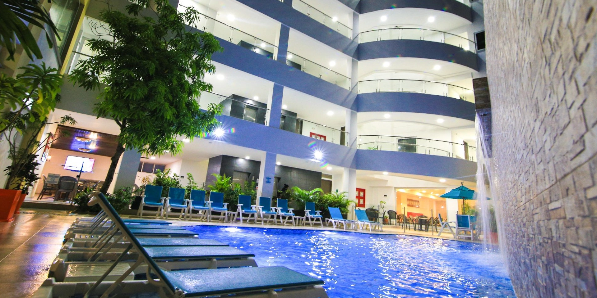 On Vacation Colombia destino nacional San Andr&eacute;s - Hotel Portobelo Plaza de las am&eacute;ricas - vista frente de hotel