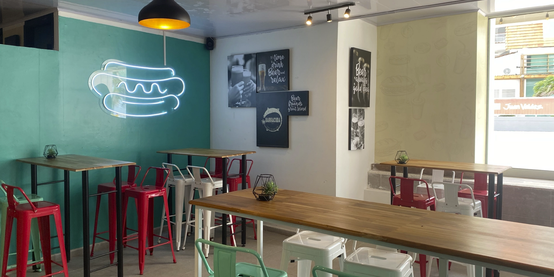 On Vacation Colombia - Destino Nacional San Andr&eacute;s Hotel Ton&eacute; - pub mesa