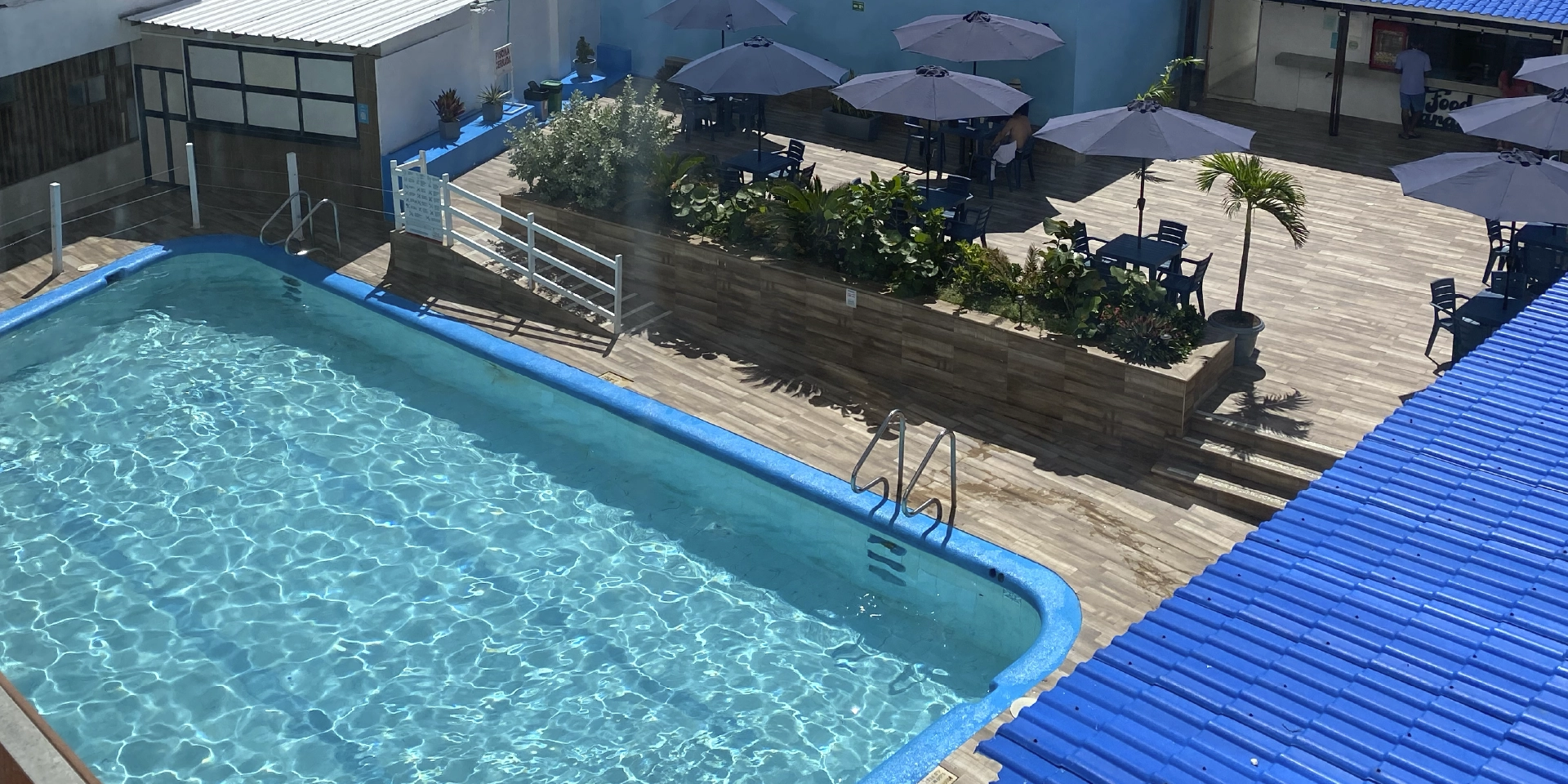 On Vacation Colombia - Destino Nacional San Andr&eacute;s Hotel Ton&eacute; - Recepci&oacute;n piscina vista arena