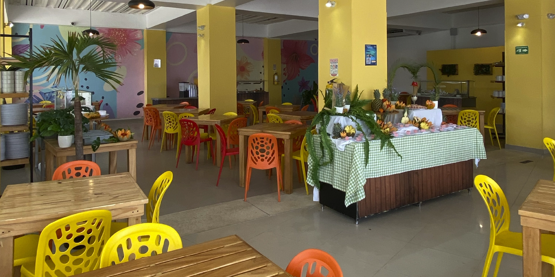 On Vacation Colombia - Destino Nacional San Andr&eacute;s Hotel Ton&eacute; - Restaurante mesas