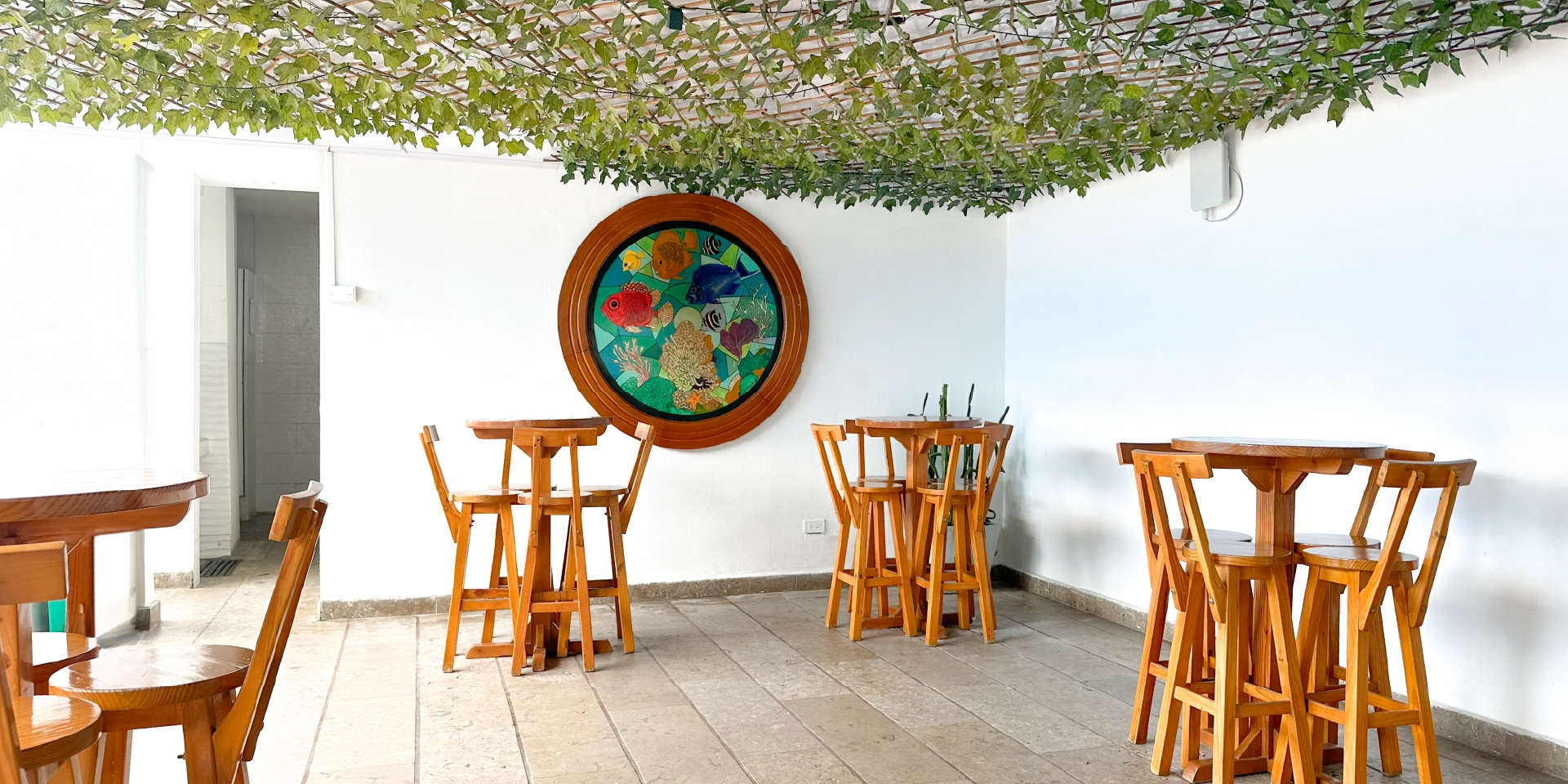 On Vacation Colombia - Destino Nacional San Andr&eacute;s Hotel Tower - mesas