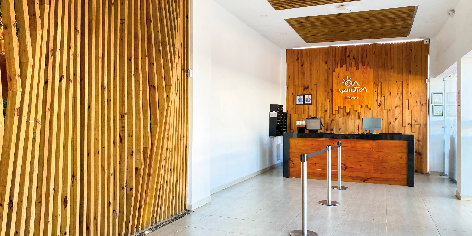 On Vacation Colombia - Destino Nacional San Andr&eacute;s Hotel Tower - recepci&oacute;n