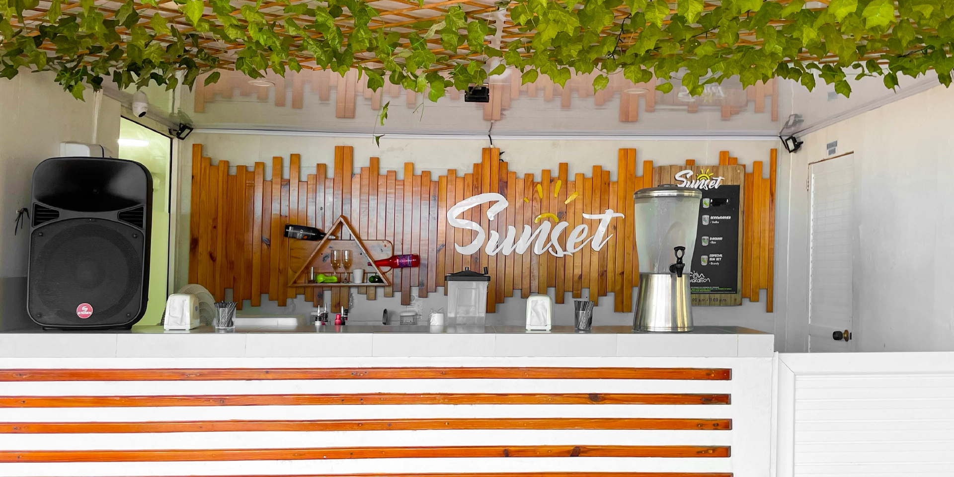 On Vacation Colombia - Destino Nacional San Andr&eacute;s Hotel Tower - sunset