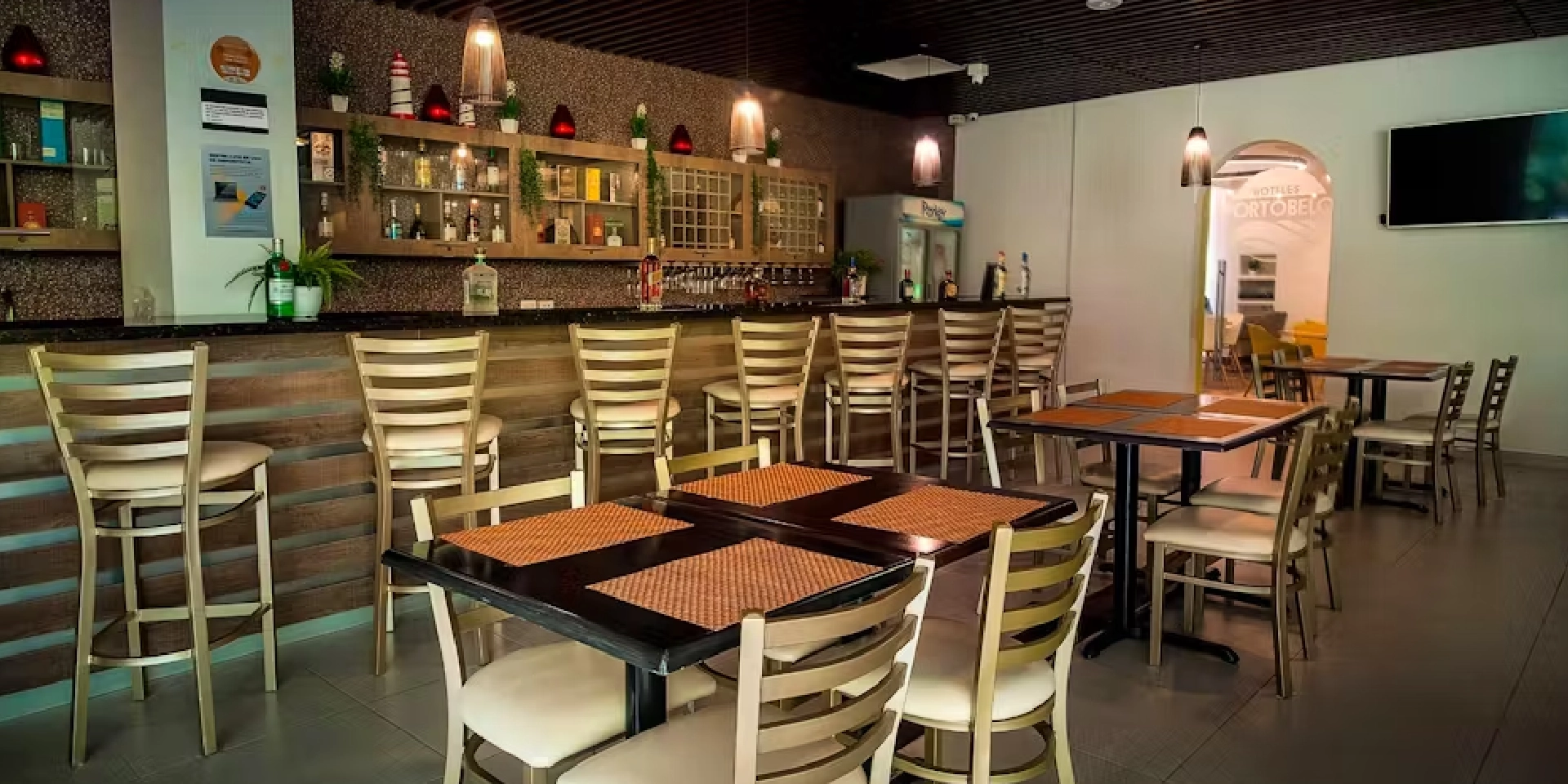 On Vacation Colombia destino nacional San Andr&eacute;s - Hotel Portobelo Plaza de las am&eacute;ricas - bar