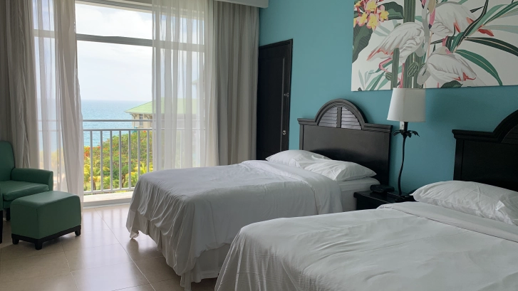 Cuentan con: Televisi&oacute;n satelital, Internet WiFi, , Ba&ntilde;o privado, Aire acondicionado, Cajilla de Seguridad.