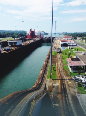 Es un canal de navegaci&oacute;n ubicado entre el mar Caribe y el oc&eacute;ano Pac&iacute;fico. Atraviesa el punto m&aacute;s estrecho del istmo de Panam&aacute;
Costo adicional
CANAL DE PANAM&Aacute;