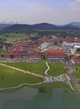 Popular por sus  vistas de las Esclusas de Miraflores, que elevan y bajan los niveles de agua a medida que los barcos pasan por el canal de Panam&aacute;
CIUDAD DEL SABER