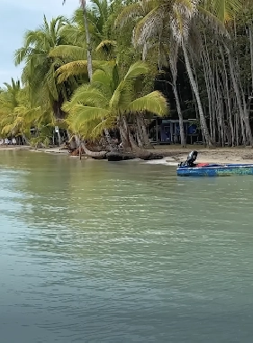 Lugar ideal para amantes de la naturaleza, surfistas, exploradores, so&ntilde;adores y aventureros.
ISLA COL&Oacute;N