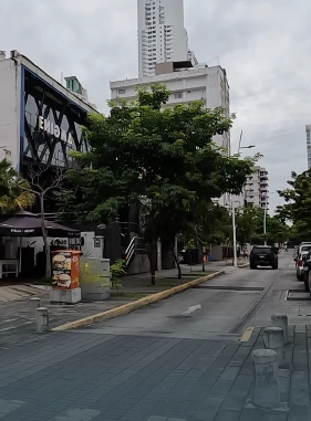 Punto de encuentro para los que les gusta la vida nocturna
Costo adicional
CALLE URUGUAY