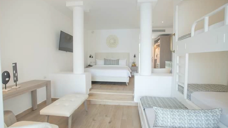 Cuentan con: Terraza, Ba&ntilde;o privado, Secador de pelo, TV, Wifi, Aire acondicionado, Minibar, Cajilla de seguridad