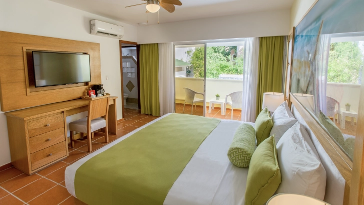 Cuentan con: Terraza, Ba&ntilde;o privado, Secador de pelo, TV, Wifi, Aire acondicionado, Minibar, Cajilla de seguridad