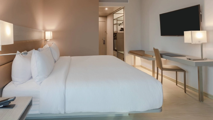 Satellite TV, WiFi Internet, Private bathroom, Air conditioning, Safety Deposit Box.