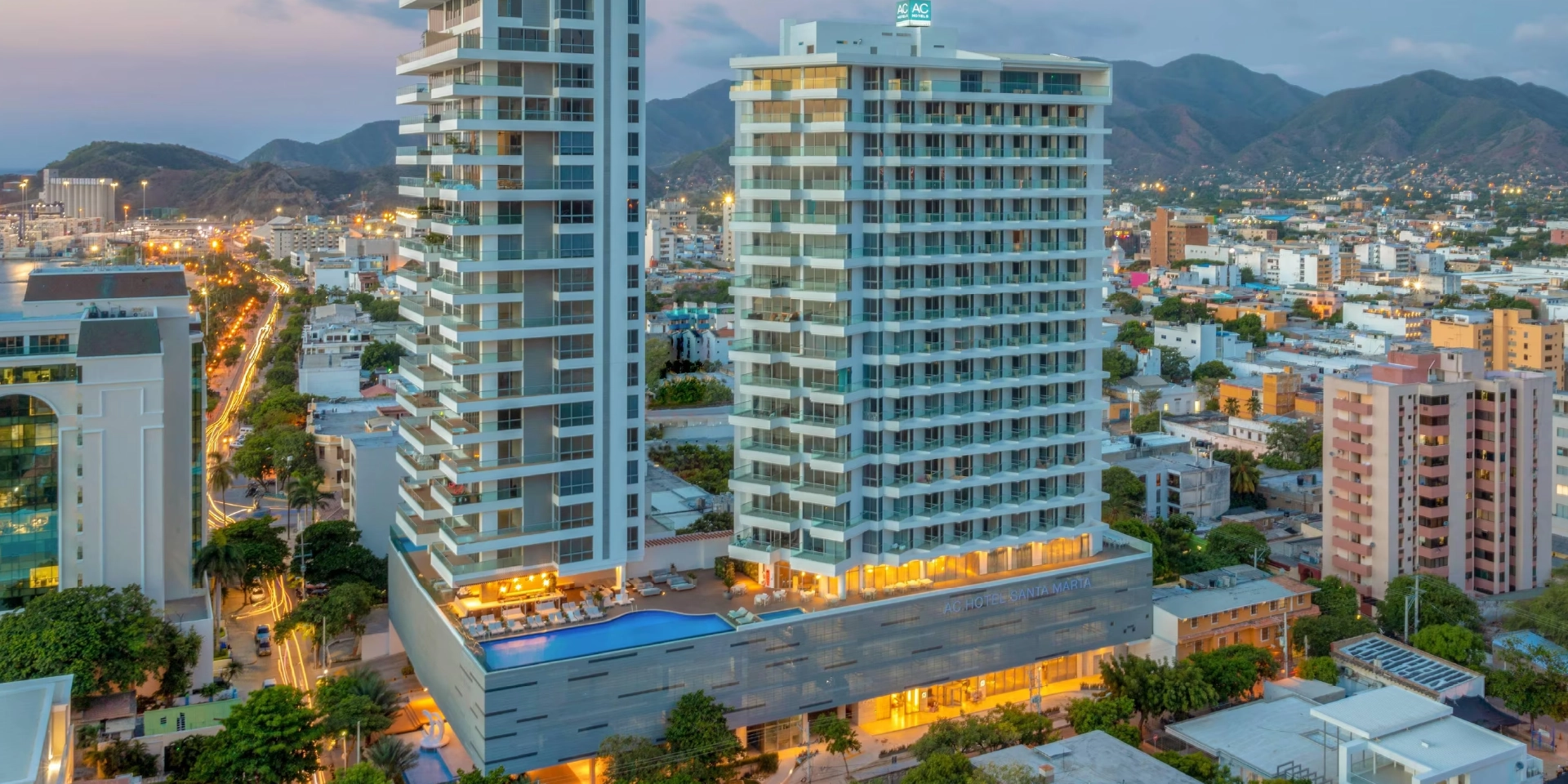 on-vacation-colombia-destino-santa-marta-hotel-acmarriott-hotel-building