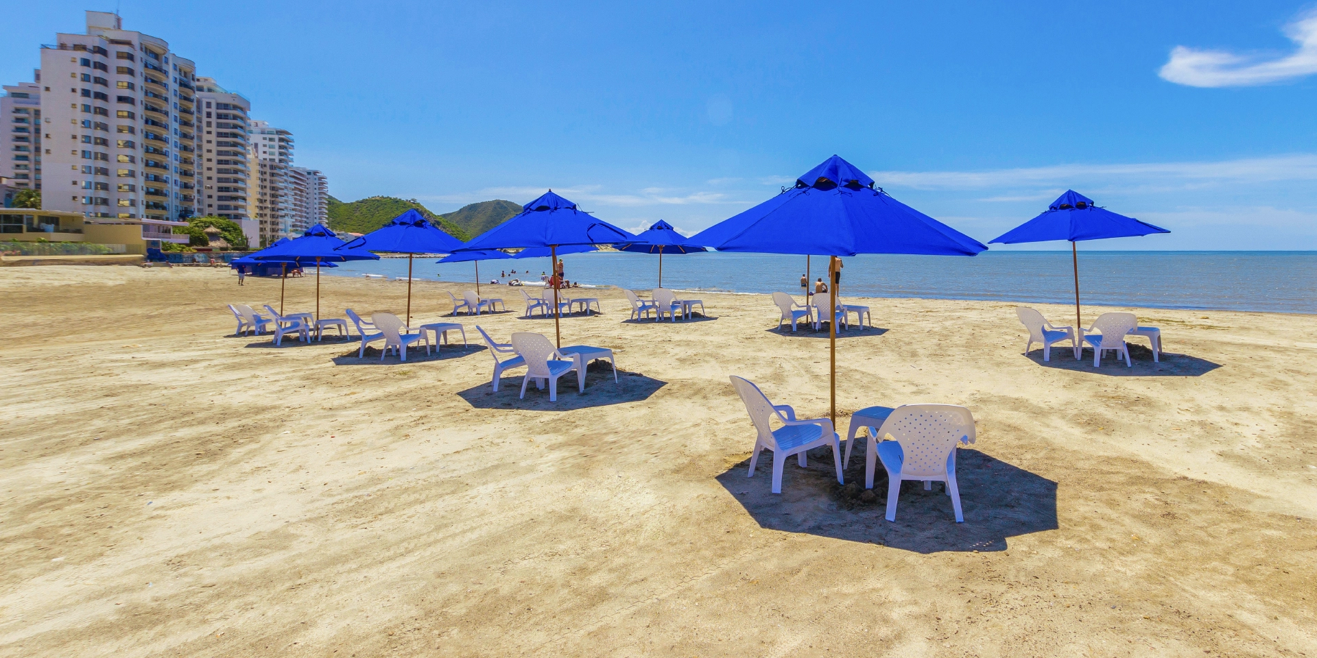 on-vacation-colombia-destination-santa-marta-hotel-acmarriott-beach-sea