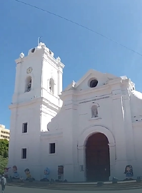 Ubicada en pleno coraz&oacute;n del Centro Hist&oacute;rico de la ciudad es una verdadera joya de la arquitectura renacentista.
Costo adicional
BAS&Iacute;LICA DE SANTA MARTA