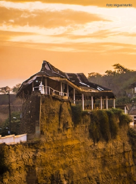 El mejor lugar para disfrutar de las mejor vista de Olon y respirar la brisa del mar, perfecto para tomar fotos y crear los mejores recuerdos.
SANTUARIO DE OL&Oacute;N