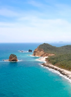 Es una peque&ntilde;a Isla llena de aves marinas, tortugas, mantarayas gigantes y ballenas, un lugar imperdible.
Costo adicional
PUERTO L&Oacute;PEZ