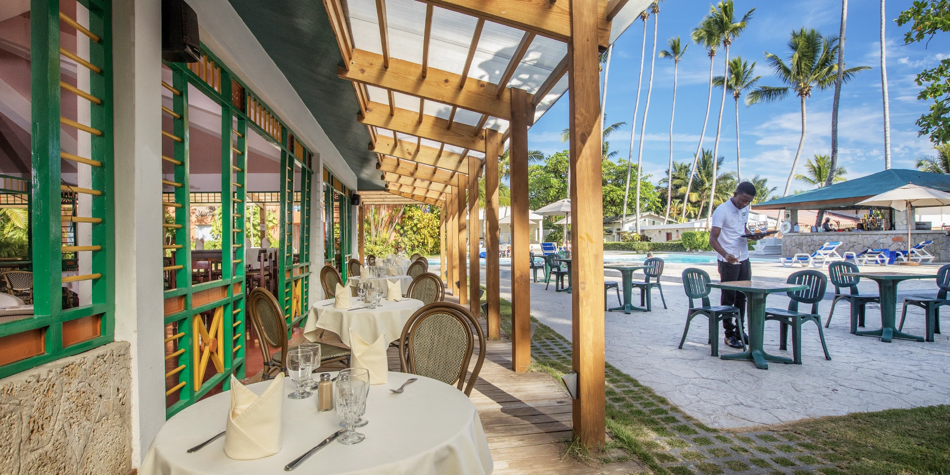 on-vacation-colombia-destino-punta-cana-hotal-whala-bocachica-restaurante-al-aire-libre