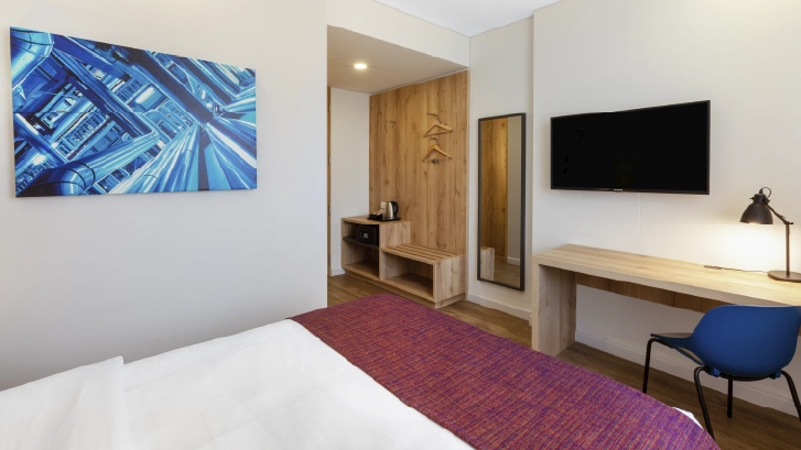 Cuentan con: Wifi, Smart TV, Tetera, escritorio, open closet, ba&ntilde;o privado y cajilla de seguridad.