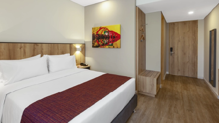 Cuentan con: Wifi, Smart TV, Tetera, escritorio, open closet, ba&ntilde;o privado y cajilla de seguridad.