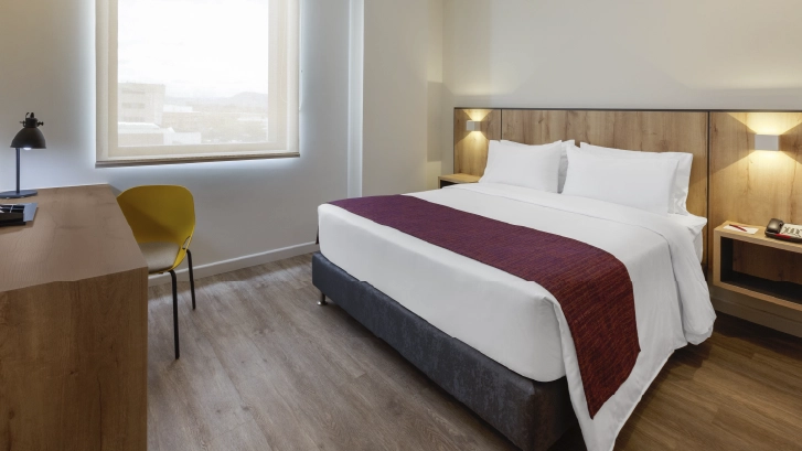 Cuentan con: Wifi, Smart TV, Tetera, escritorio, open closet, ba&ntilde;o privado y cajilla de seguridad.